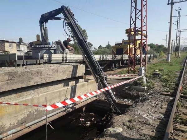 ЮКЖД очистила реку Горгоба от мусора: привокзальную площадь в Гюмри больше не затопит ЮКЖД очистила реку Горгоба от мусора: привокзальную площадь в Гюмри больше не затопит - Sputnik Армения