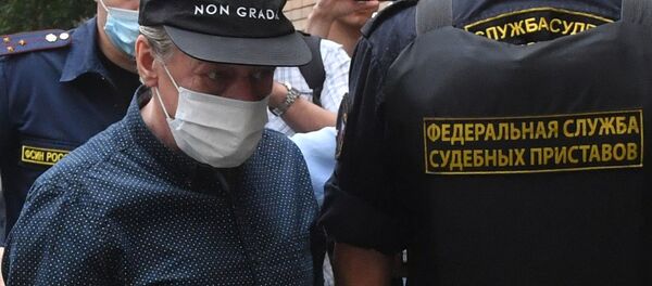 Актер Михаил Ефремов у здания Пресненского суда, где рассматривается дело о ДТП со смертельным исходом (29 июля 2020). Москвa Актер Михаил Ефремов у здания Пресненского суда, где рассматривается дело о ДТП со смертельным исходом (29 июля 2020). Москвa - Sputnik Армения