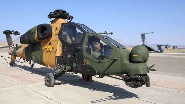 Турецкий многоцелевой ударный вертолет на базе платформы Agusta A129 Mangusta, прибывший на учения в Азербайджан. Стоп-кадр с видео, предоставленного Минобороны Азербайджана (27 июля 2020). - Sputnik Армения