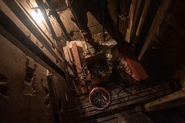 Монтаж новых лифтов в административном районе Нор-Норк (29 июля 2020). Еревaн - Sputnik Армения