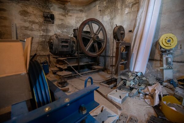 Монтаж новых лифтов в административном районе Нор-Норк (29 июля 2020). Еревaн - Sputnik Армения