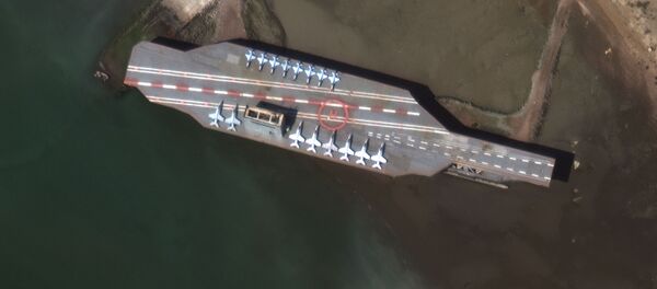 Макет авианосца США во время иранских военных учений в Ормузском проливе Макет авианосца США во время иранских военных учений в Ормузском проливе - Sputnik Армения