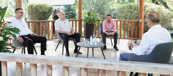 Роберт Кочарян во время интервью телеканалам 5-ый канал, Второй телеканал Армении и Еркир Медиа (29 июля 2020). Роберт Кочарян во время интервью телеканалам 5-ый канал, Второй телеканал Армении и Еркир Медиа (29 июля 2020). - Sputnik Армения