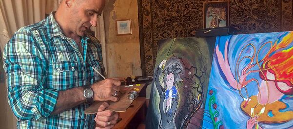 Артур Габриелян за работой - Sputnik Армения