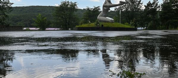 Скульптура Дарящая солнце - Sputnik Армения