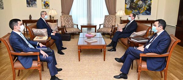 Встреча глав МИД Армении и Карабаха Зограба Мнацаканяна и Масиса Маиляна (31 июля 2020). Еревaн Встреча глав МИД Армении и Карабаха Зограба Мнацаканяна и Масиса Маиляна (31 июля 2020). Еревaн - Sputnik Армения