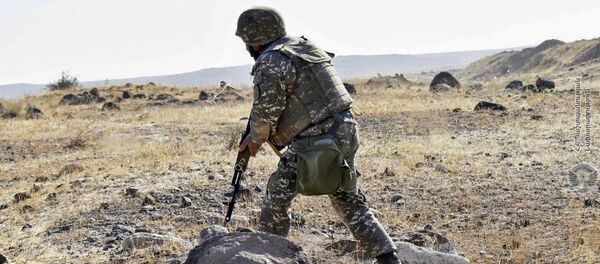 Учебные тренировки армянских военнослужащих Учебные тренировки армянских военнослужащих - Sputnik Армения