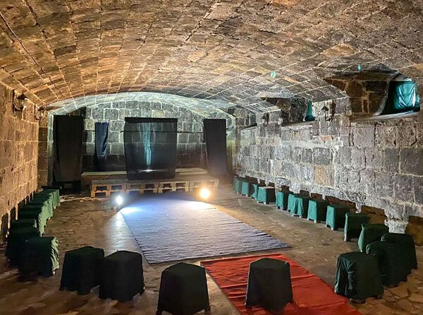 Խախտելով ակադեմիական թատրոնի կանոնները. Գյումրին արդեն «Մտորումների թատրոն» ունի - Sputnik Արմենիա