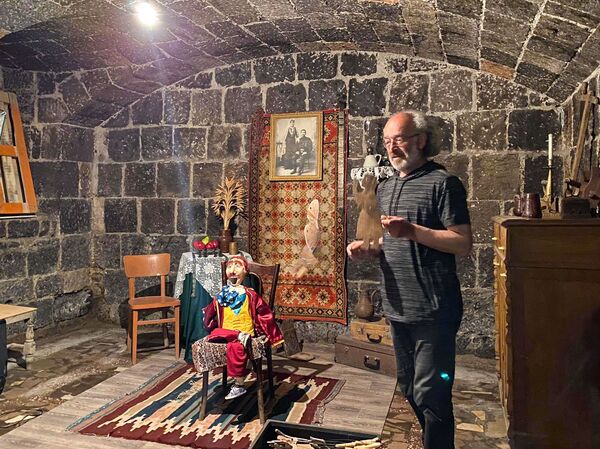 Խախտելով ակադեմիական թատրոնի կանոնները. Գյումրին արդեն «Մտորումների թատրոն» ունի - Sputnik Արմենիա