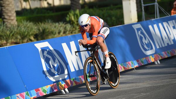 Эллен Ван Дейк (Нидерланды) во время гонки среди женщин на чемпионате мира по шоссейным гонкам (11 октября 2016). Доха, Катар - Sputnik Армения