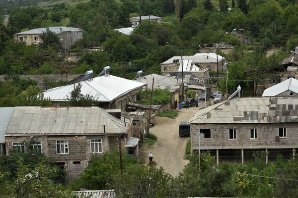 Несколько домов в приграничном селе Армении восстановлены: губернатор посетил Айгепар Несколько домов в приграничном селе Армении восстановлены: губернатор посетил Айгепар - Sputnik Армения