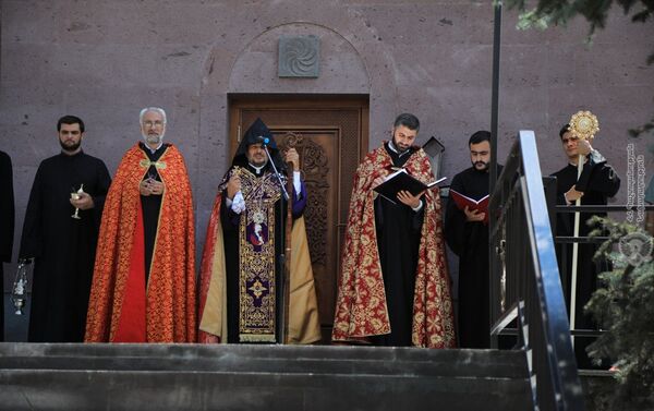 Торжественная церемония открытия церкви Святого Месропа Маштоца на территории Военного унивеситета имени Вазгена Саркисяна (2 августа 2020). Еревaн - Sputnik Армения