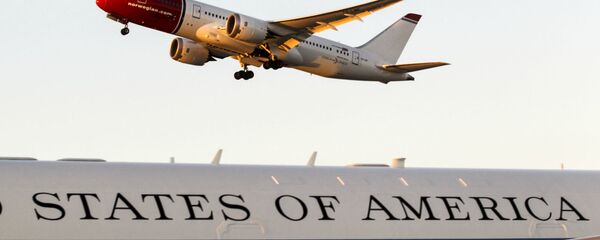 Самолет в воздухе международного аэропорта в Лос-Анджелесе (10 октября 2015). Калифорния - Sputnik Արմենիա