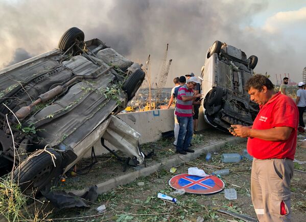 Машины, поврежденные в результате взрыва в Бейруте - Sputnik Армения