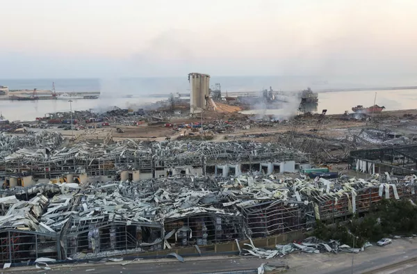 Общий вид порта Бейрута, разрушенного взрывом (5 августа).