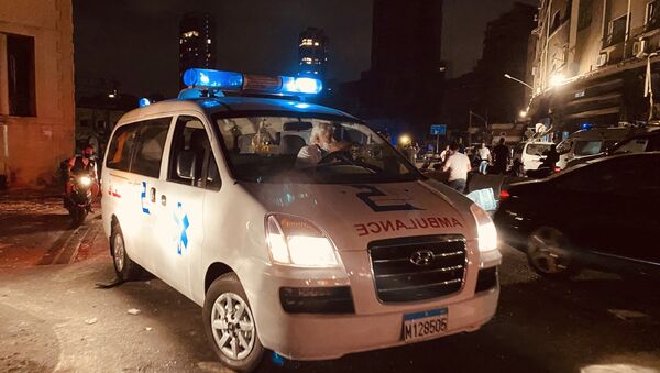 Автомобиль скорой помощи рядом с местом взрыва в Бейруте - Sputnik Армения
