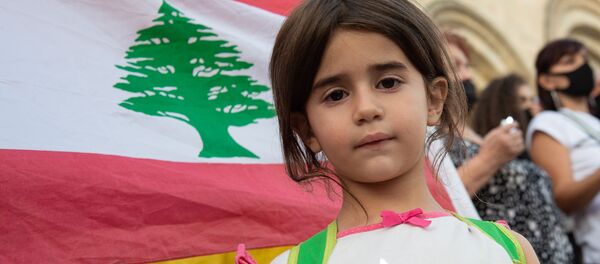 Акция ливанских армян в память о жертвах взрыва в Бейруте (5 августа 2020). Еревaн Акция ливанских армян в память о жертвах взрыва в Бейруте (5 августа 2020). Еревaн - Sputnik Արմենիա