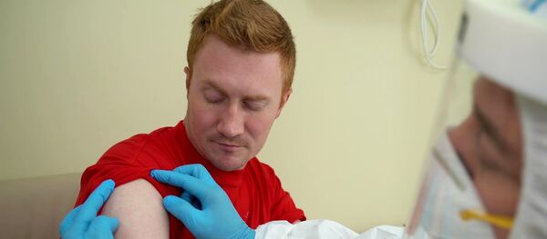 Осмотр перед выпиской добровольцев, участвовавших в испытаниях вакцины от COVID-19 в Главном военном клиническом госпитале им. Н. Н. Бурденко - Sputnik Армения