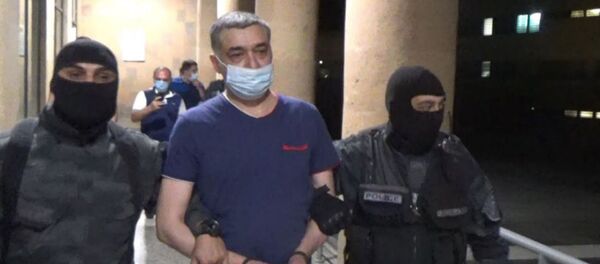 Օգոստոսի 6-ին ոստիկանության ծառայողների ուղեկցությամբ հետախուզվող Լևոն Սարգսյանը տեղափոխվեց Հայաստան - Sputnik Արմենիա