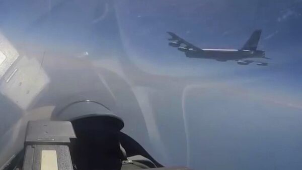 Российский истребитель Су-27 перехватил самолеты-разведчики США - Sputnik Армения