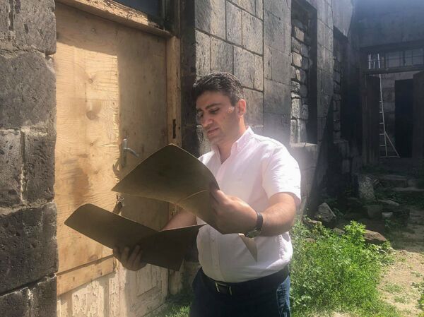 Монетка-оберег и мешок пшеницы: история старого дома в Гюмри потрясла нового хозяина - Sputnik Армения