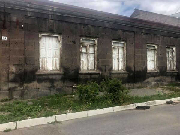 Монетка-оберег и мешок пшеницы: история старого дома в Гюмри потрясла нового хозяина - Sputnik Армения