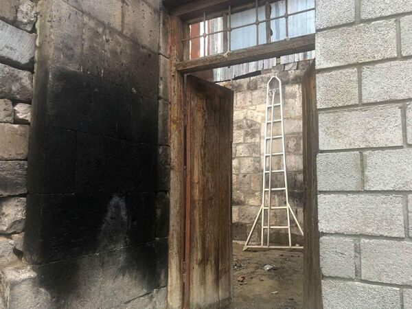 Монетка-оберег и мешок пшеницы: история старого дома в Гюмри потрясла нового хозяина - Sputnik Армения