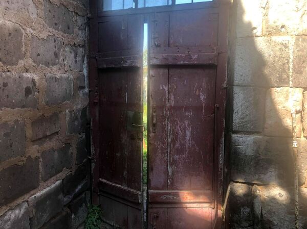 Монетка-оберег и мешок пшеницы: история старого дома в Гюмри потрясла нового хозяина - Sputnik Армения