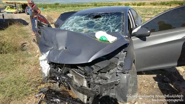 Страшное ДТП у села Ерасх: автомобиль разбился всмятку - погибла женщина Страшное ДТП у села Ерасх: автомобиль разбился всмятку - погибла женщина - Sputnik Армения