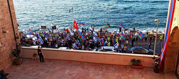 Митинг азербайджанцев у армянской церкви в Тель-Авиве Митинг азербайджанцев у армянской церкви в Тель-Авиве - Sputnik Արմենիա