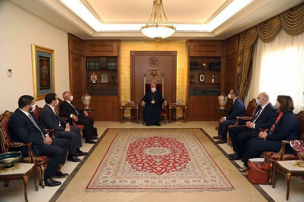 Пашинян и Арам Первый обсудили ситуацию в Бейруте Пашинян и Арам Первый обсудили ситуацию в Бейруте - Sputnik Армения