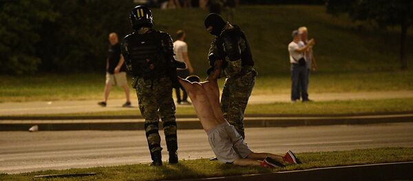 Сотрудники правоохранительных органов во время акции протеста после выборов президента Беларуси (9 августа 2020). Минск Сотрудники правоохранительных органов во время акции протеста после выборов президента Беларуси (9 августа 2020). Минск - Sputnik Արմենիա