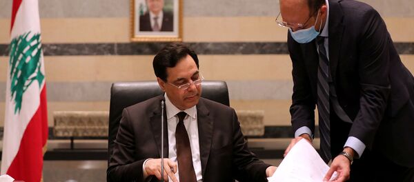 Министр здравоохранения Ливана Хамад Хасан беседует с премьер-министром Ливана Хасаном Диабом во время заседания Кабинета министров в правительственном дворце (10 августа 2020). Бейрут Министр здравоохранения Ливана Хамад Хасан беседует с премьер-министром Ливана Хасаном Диабом во время заседания Кабинета министров в правительственном дворце (10 августа 2020). Бейрут - Sputnik Армения