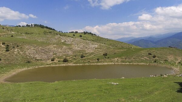 Армяно-азербайджанский Лох-Несс, или Как в Тавуше пытались осушить целое озеро Армяно-азербайджанский Лох-Несс, или Как в Тавуше пытались осушить целое озеро - Sputnik Армения