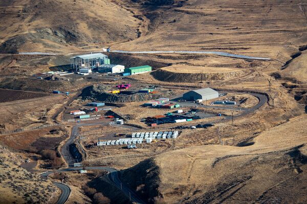 Власти молчат, экологи кричат: чем так неугодил армянам золотой рудник в Амулсаре - Sputnik Армения