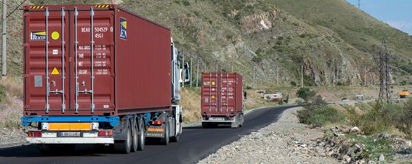 Фуры на трассе M14 Фуры на трассе M14 - Sputnik Армения