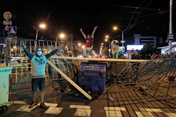 Протесты и беспорядки в Минске после президентских выборов - Sputnik Армения