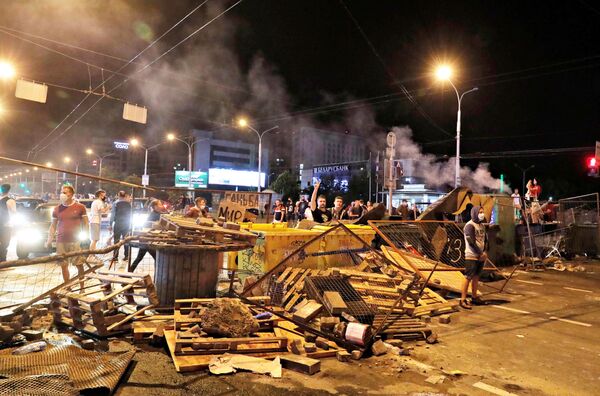 Протесты и беспорядки в Минске после президентских выборов  - Sputnik Армения