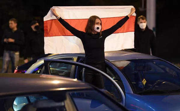 Участники акции протеста на одной из улиц в Минске (11 августа 2020). Участники акции протеста на одной из улиц в Минске (11 августа 2020). - Sputnik Армения
