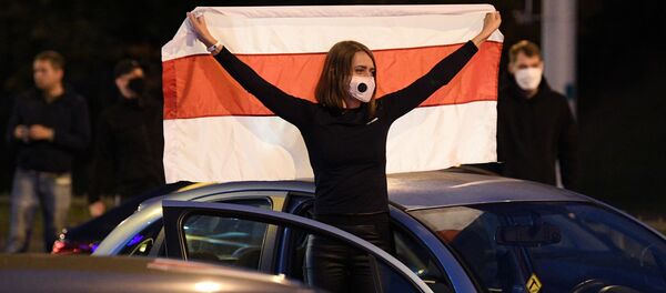 Участники акции протеста на одной из улиц в Минске (11 августа 2020). - Sputnik Արմենիա