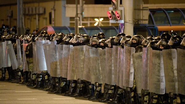  Сотрудники правоохранительных органов во время акции протеста в Минске (11 августа 2020). - Sputnik Արմենիա