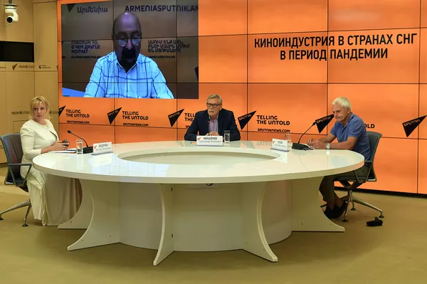 Как выживает кино в эпоху пандемии и кто завидует аниматорам? Дискутируют эксперты Как выживает кино в эпоху пандемии и кто завидует аниматорам? Дискутируют эксперты - Sputnik Армения