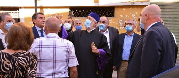 Католикос Великого Дома Киликии Арам I посетил пострадавшие от взрыва в порту армянские кварталы в Бейруте Католикос Великого Дома Киликии Арам I посетил пострадавшие от взрыва в порту армянские кварталы в Бейруте - Sputnik Արմենիա