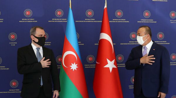 Министр иностранных дел Турции Мевлют Чавушоглу встречается со своим азербайджанским коллегой Джейхуном Байрамовым (11 августа 2020). Анкара - Sputnik Армения