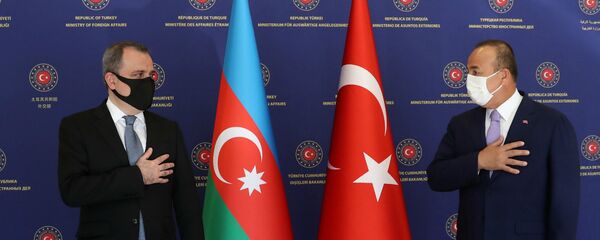 Министр иностранных дел Турции Мевлют Чавушоглу встречается со своим азербайджанским коллегой Джейхуном Байрамовым (11 августа 2020). Анкара - Sputnik Արմենիա