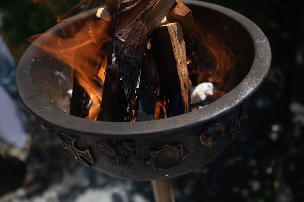 Слава Ара, слава праотцу Айку: как армянские язычники отметили праздник Навасард в Гарни - Sputnik Армения