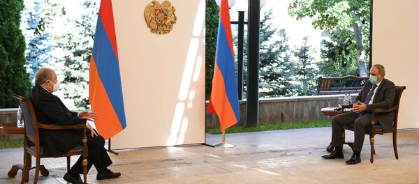 Президент Армен Саркисян провел рабочую встречу с премьер-министром Николом Пашиняном (11 августа 2020). Еревaн - Sputnik Արմենիա
