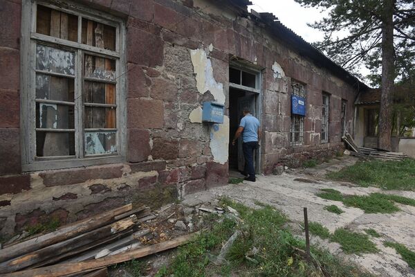 Убытки Айпост и забытая традиция писем: как спасти почтового оператора Армении - Sputnik Армения