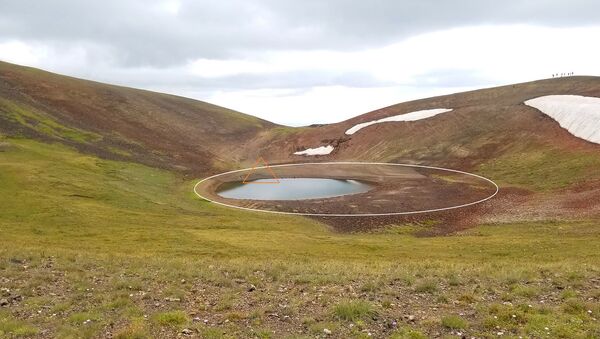 Кратерное озеро Красный гребень - Sputnik Армения