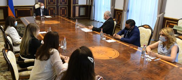 Президент Армен Саркисян принял членов общественной организации Центр координации проблем сирийских армян (12 августа 2020). Еревaн Президент Армен Саркисян принял членов общественной организации Центр координации проблем сирийских армян (12 августа 2020). Еревaн - Sputnik Արմենիա